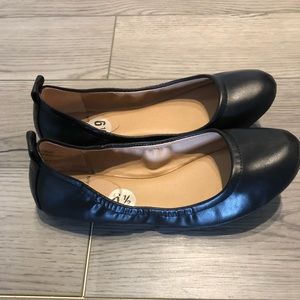 NWT White Mountain Black Flats